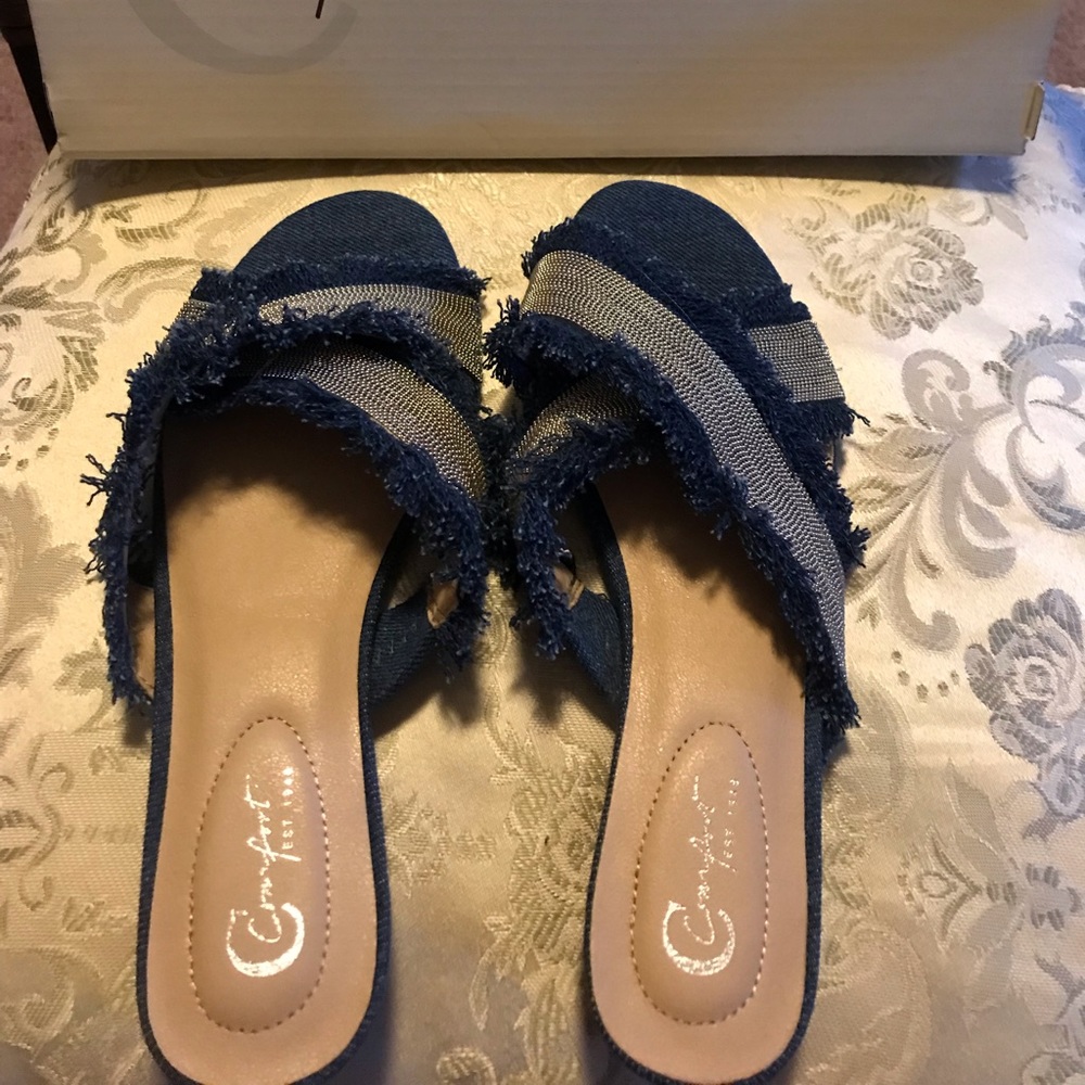 Comfort shoes size 6